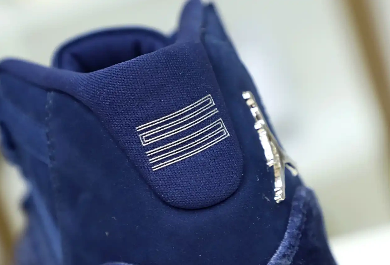 11 RETRO AIR MIDNIGHT NAVY JORDAN 0331